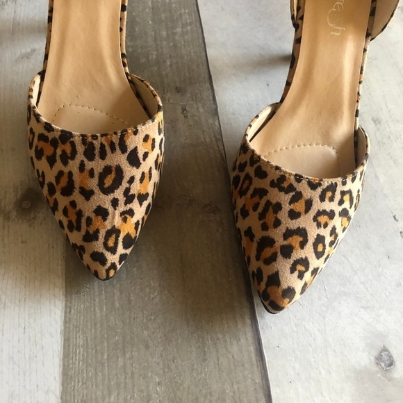 NWOT Refresh Twinkle Animal Print Pumps Size 7 - Picture 2 of 8
